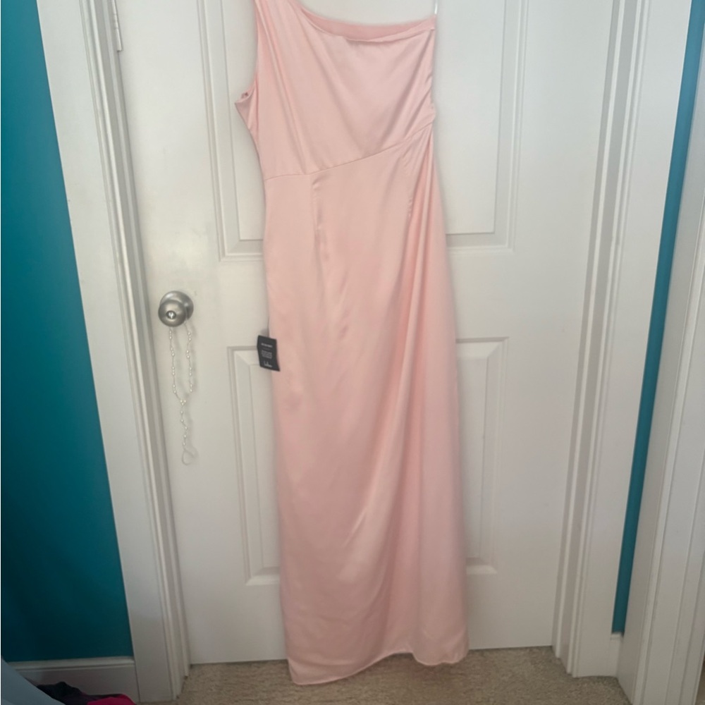 SALE!! 🔥Lulu's Blush One-Shoulder Gown, M